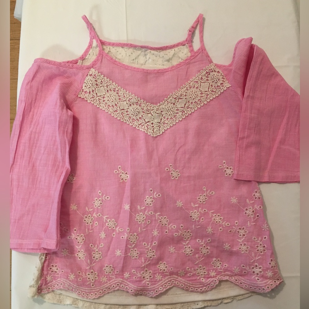 Girl’s open shoulder blouse